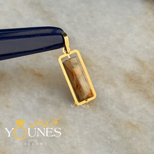 تصویر دوم آویز طلا سنگی کلسیت